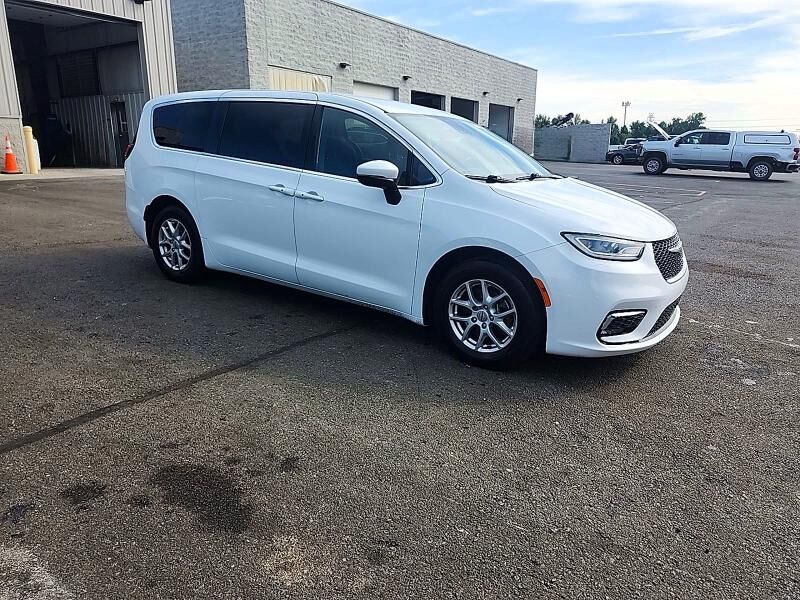 2023 CHRYSLER Pacifica