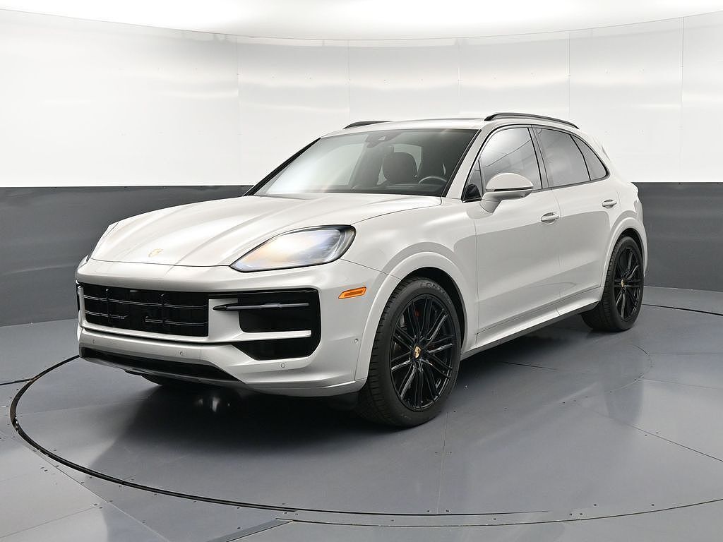 2025 PORSCHE Cayenne
