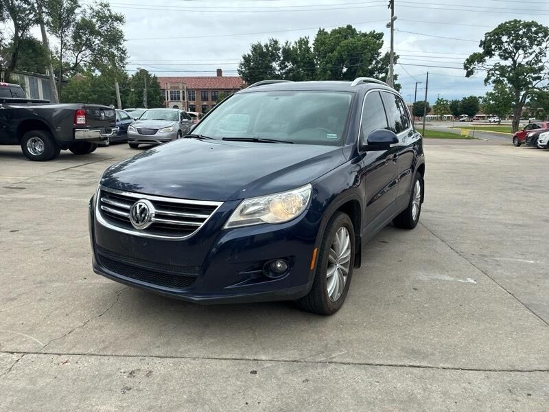 2011 VOLKSWAGEN Tiguan