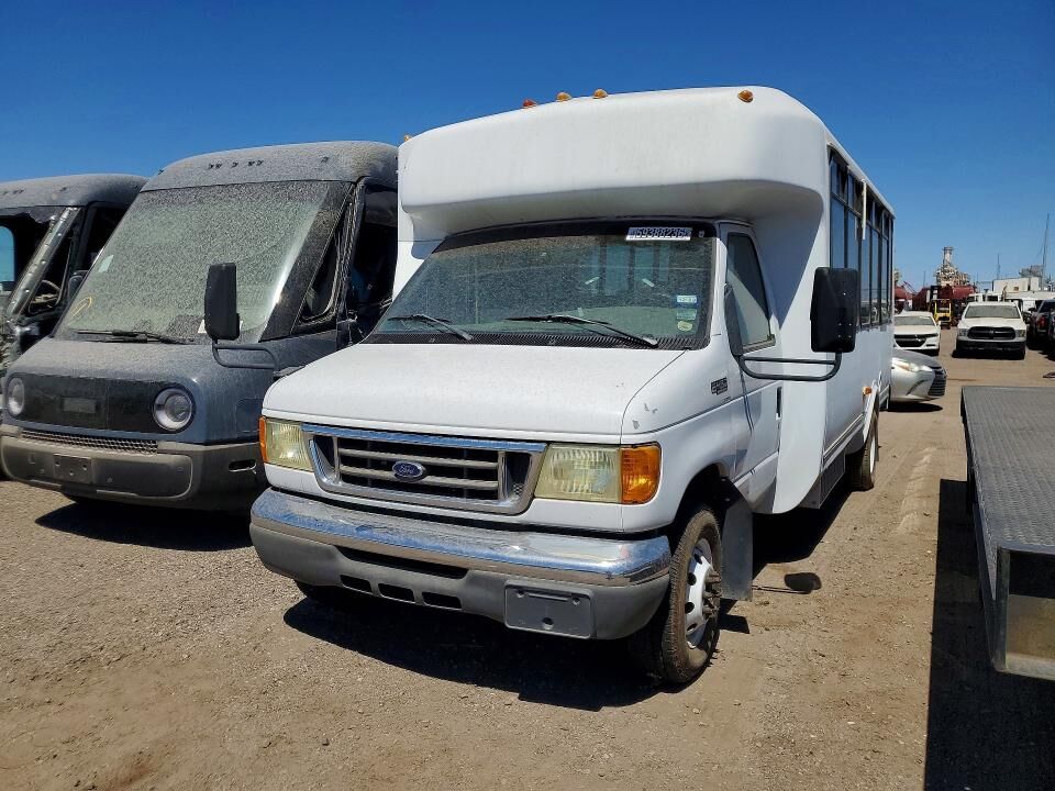 2005 FORD E-450