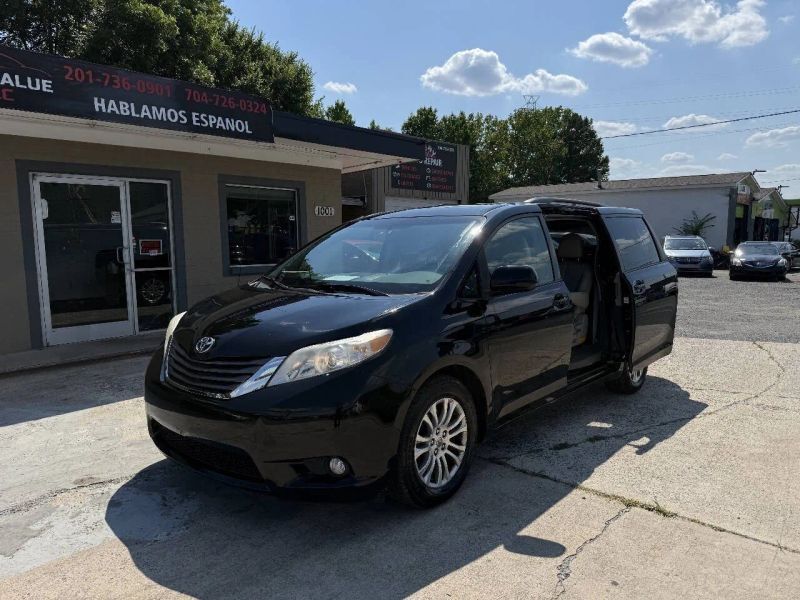 2012 TOYOTA Sienna