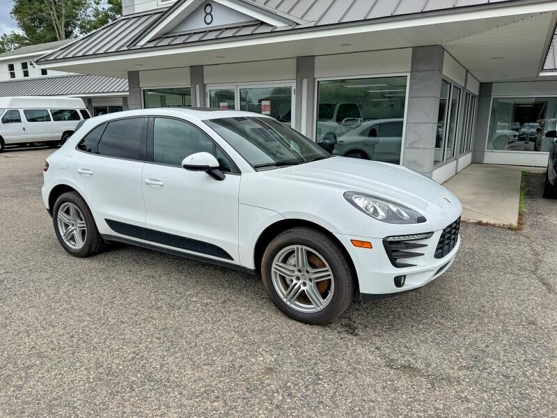 2015 PORSCHE Macan