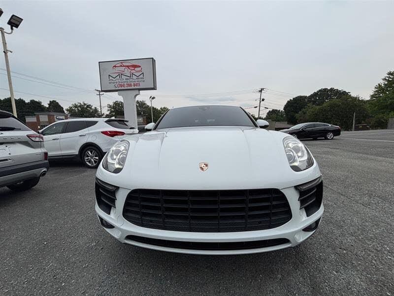 2017 PORSCHE Macan
