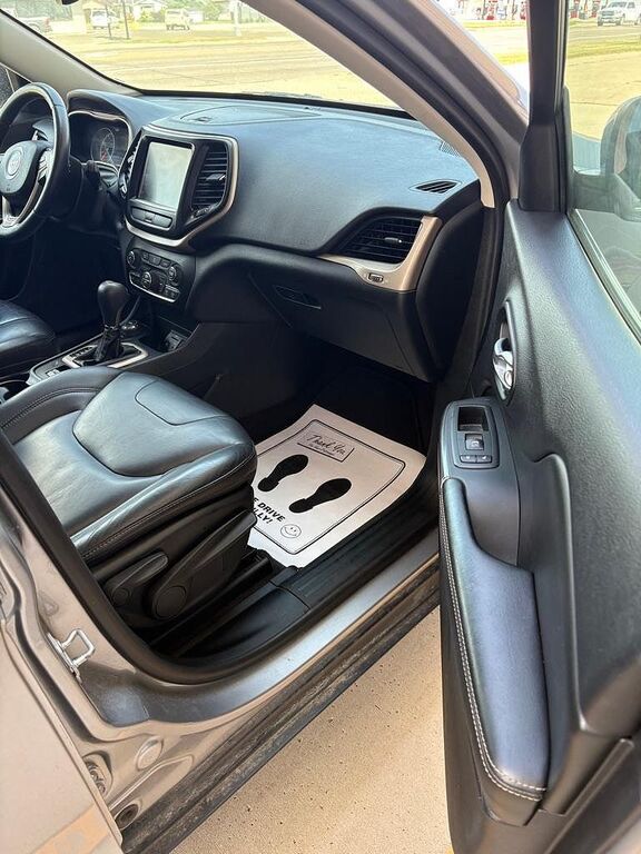 2017 JEEP Cherokee