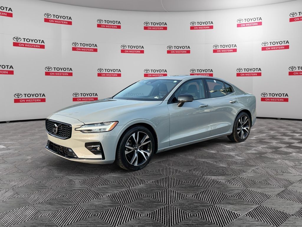 2024 VOLVO S60