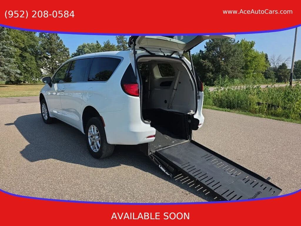 2022 CHRYSLER Voyager