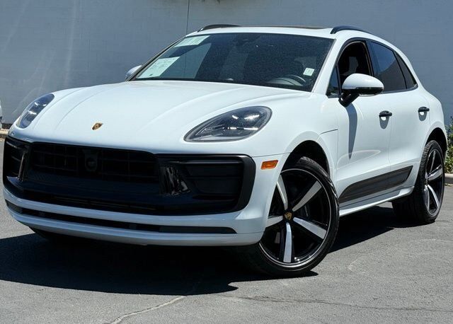 2025 PORSCHE Macan
