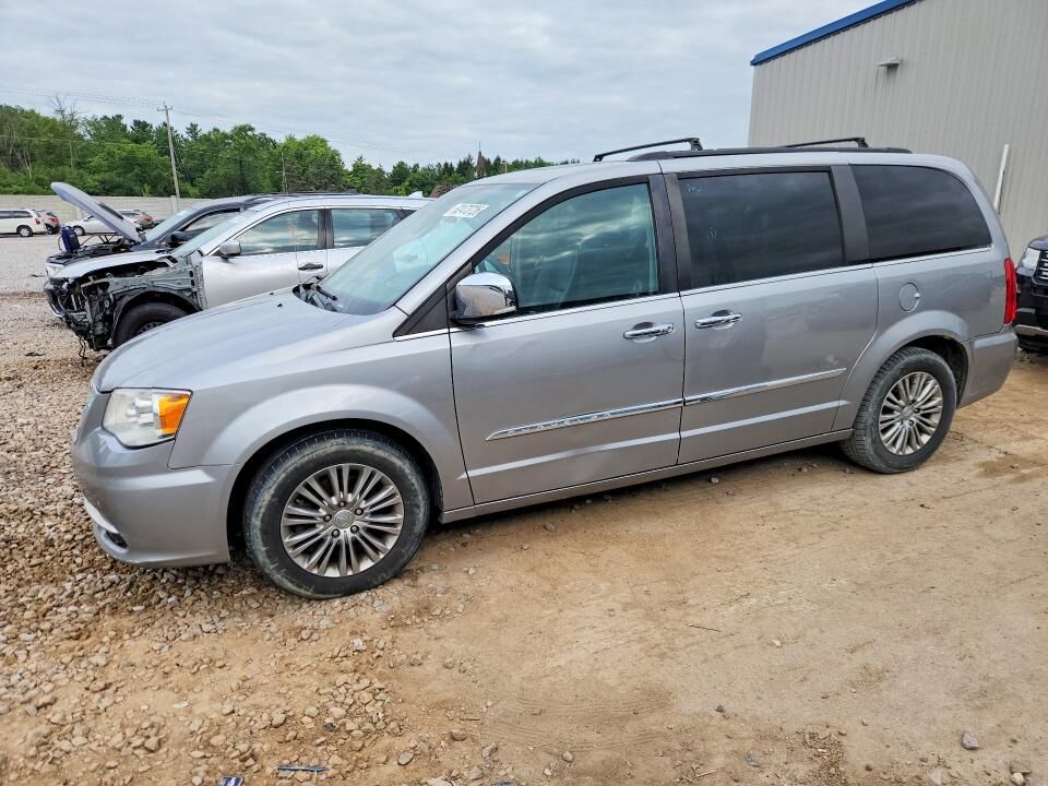 2016 CHRYSLER Town and Country