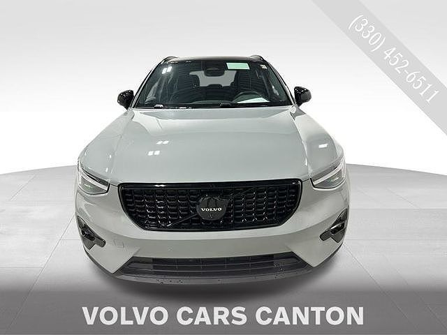 2026 VOLVO XC40