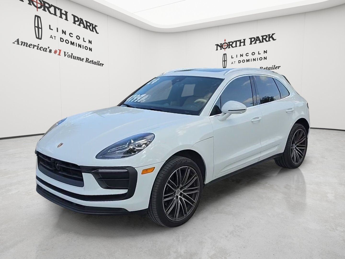 2024 PORSCHE Macan