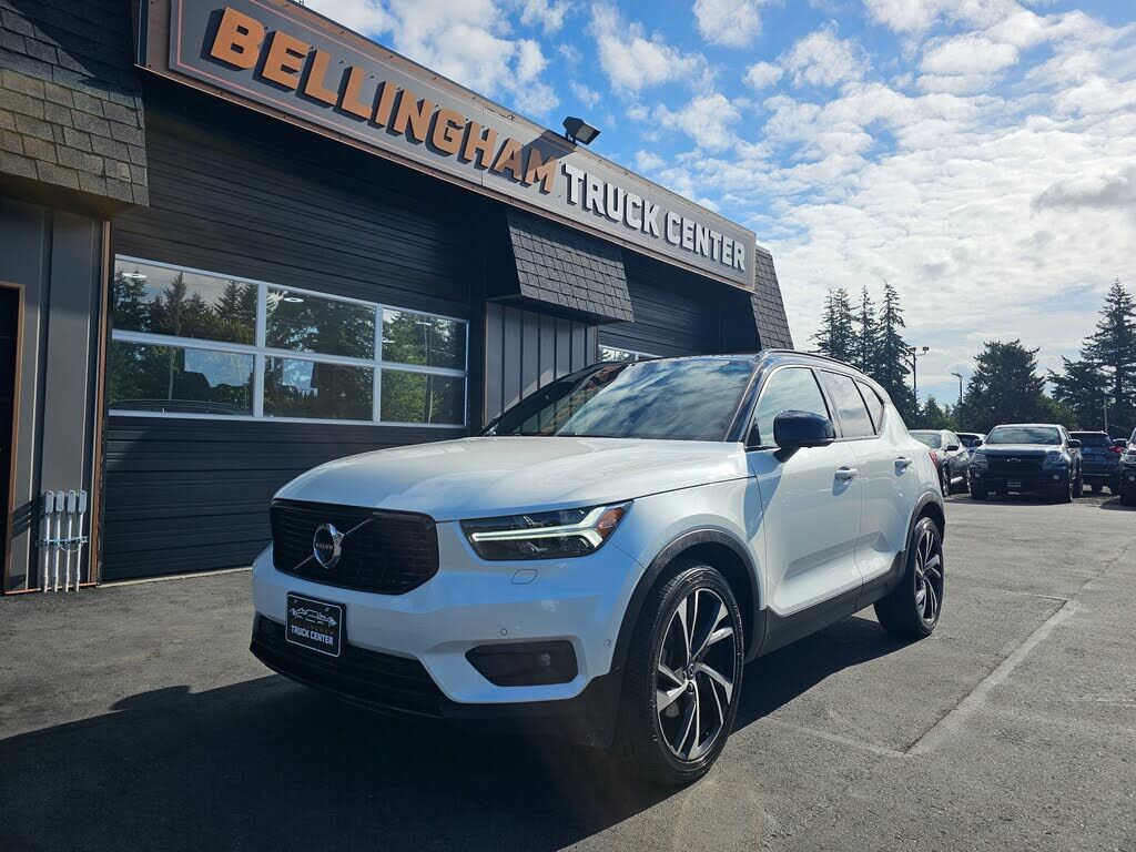 2019 VOLVO XC40