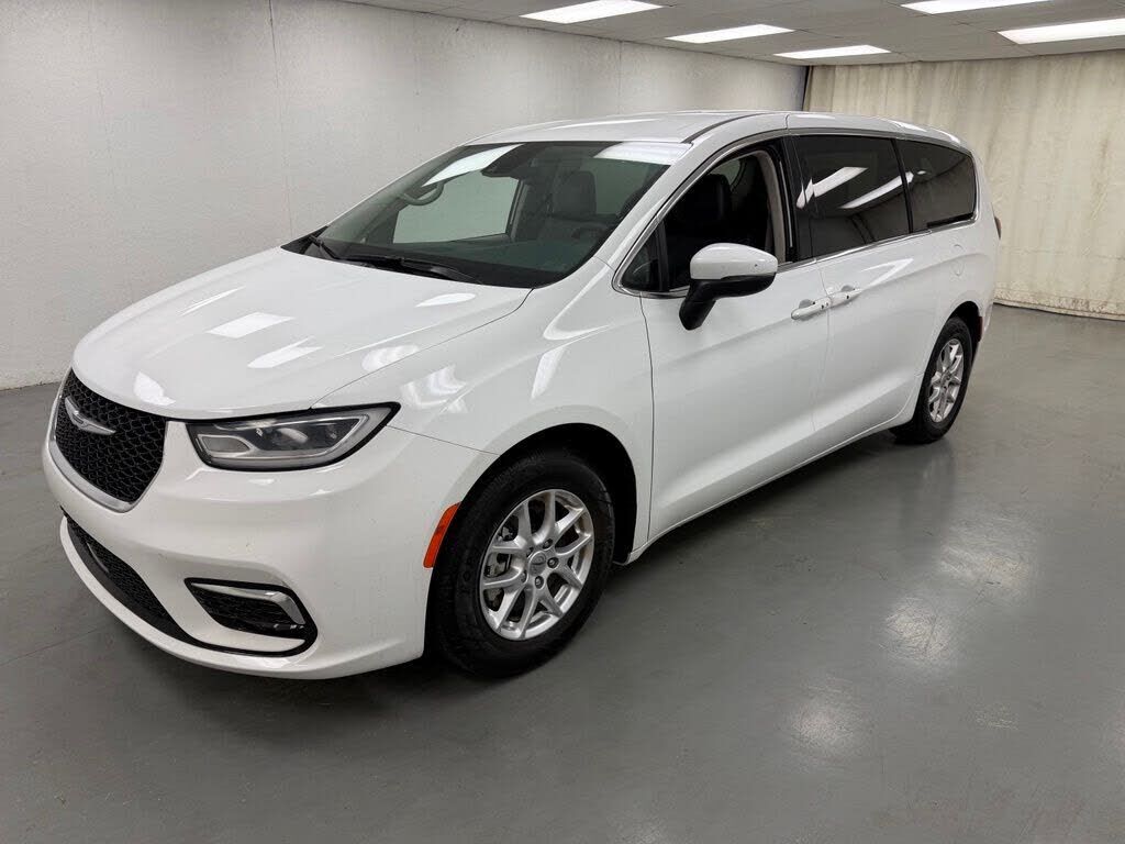 2023 CHRYSLER Pacifica