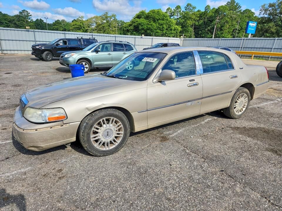 2011 LINCOLN Town Car
