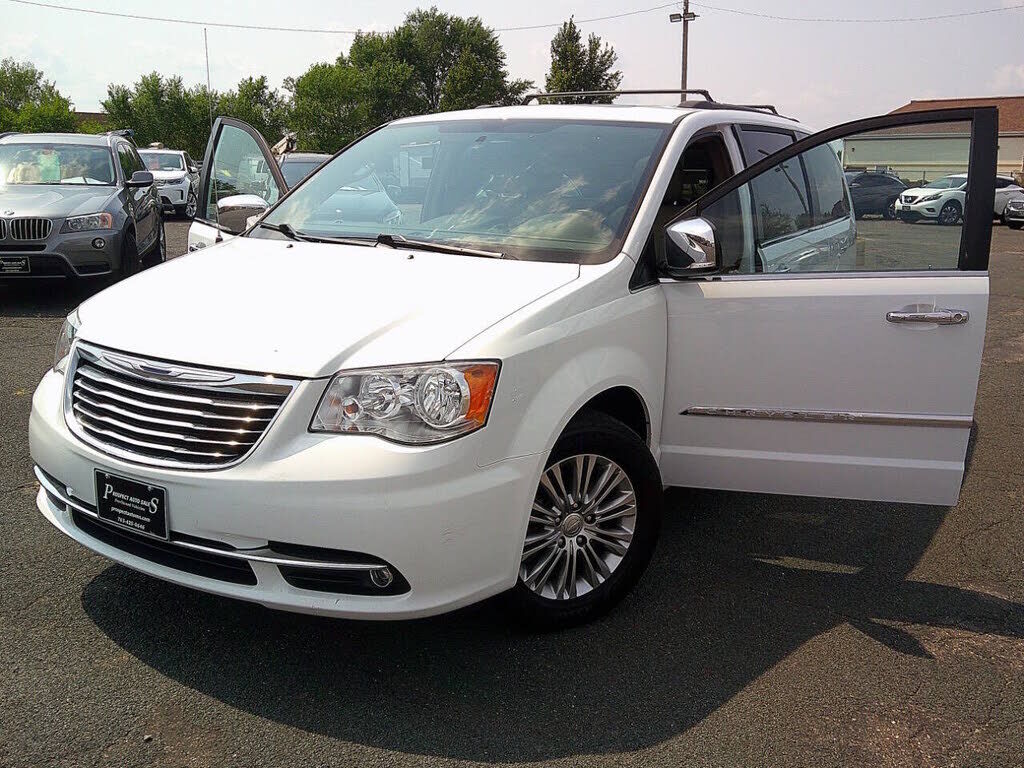 2015 CHRYSLER Town and Country