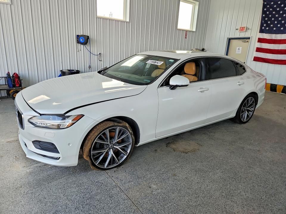 2018 VOLVO S90