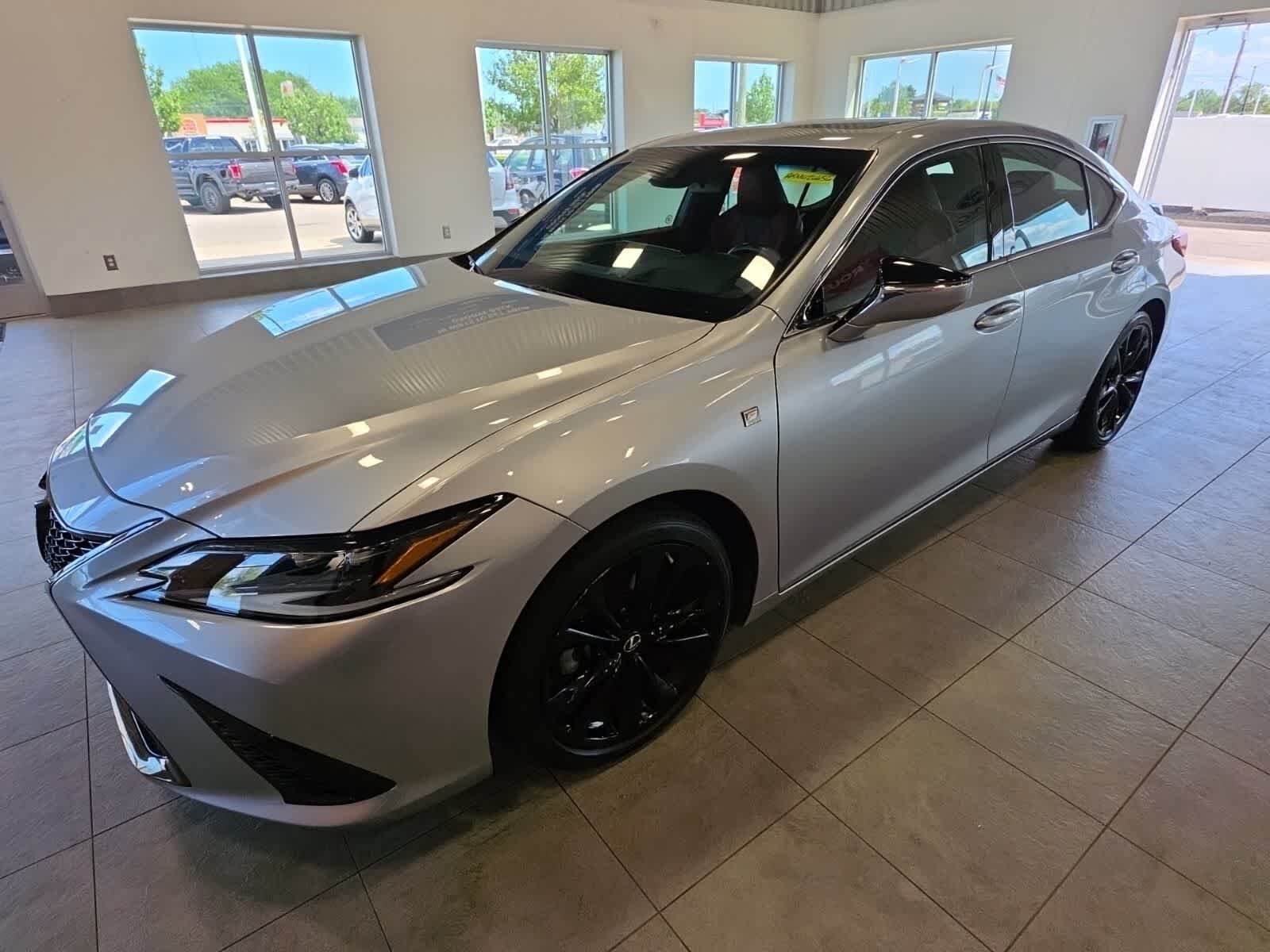 2022 LEXUS ES