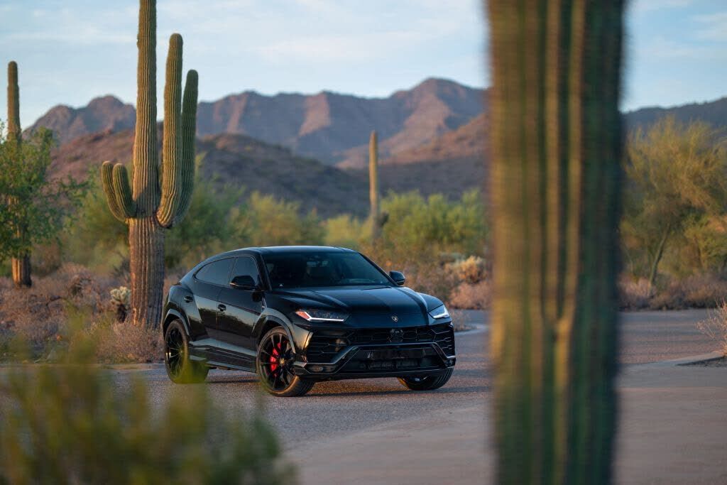 2021 LAMBORGHINI URUS