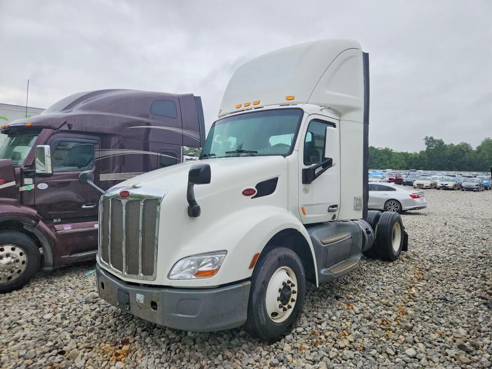 2017 PETERBILT 579
