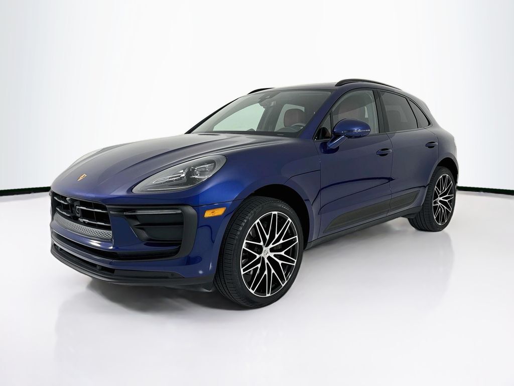 2025 PORSCHE Macan