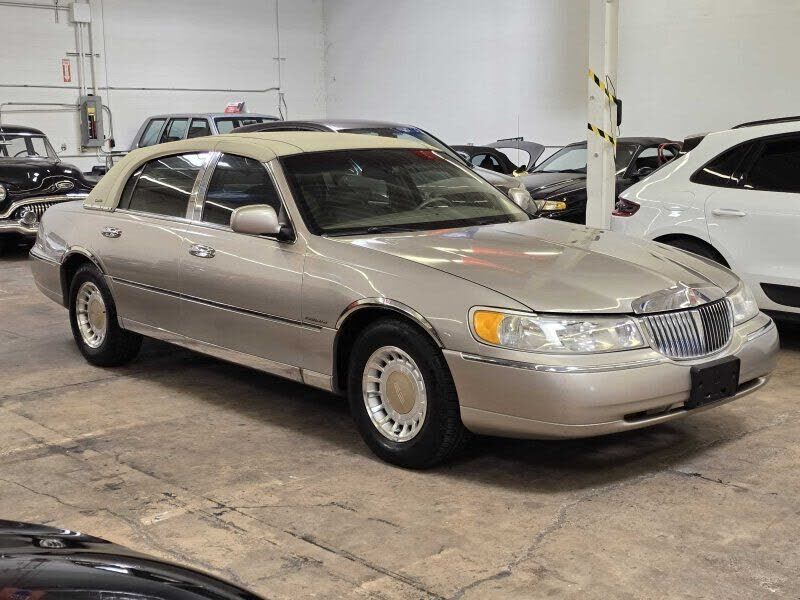 2001 LINCOLN Town Car