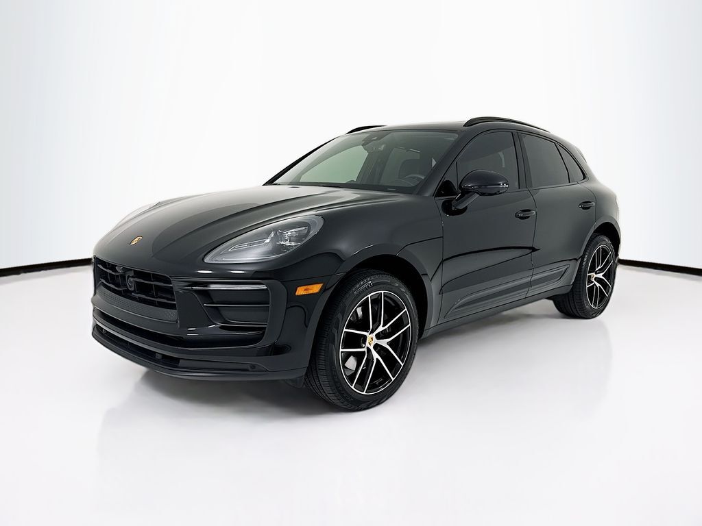 2025 PORSCHE Macan