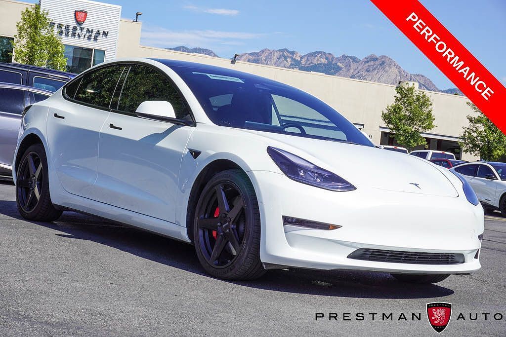 2022 TESLA Model 3