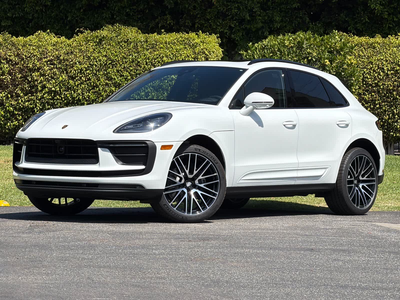 2026 PORSCHE Macan