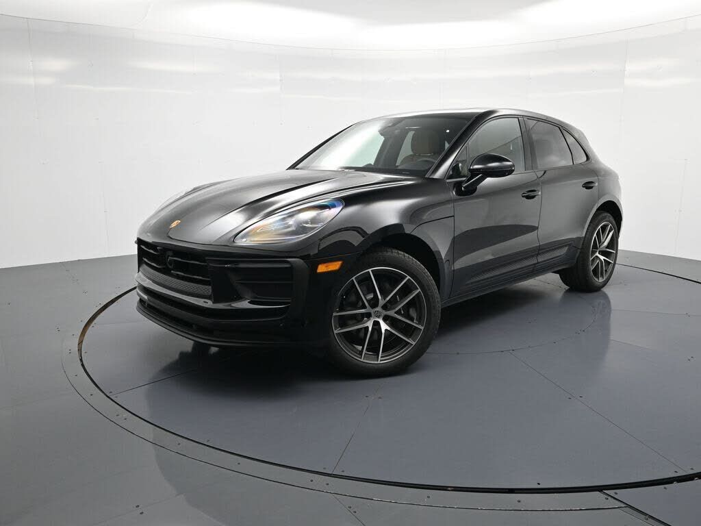 2026 PORSCHE Macan