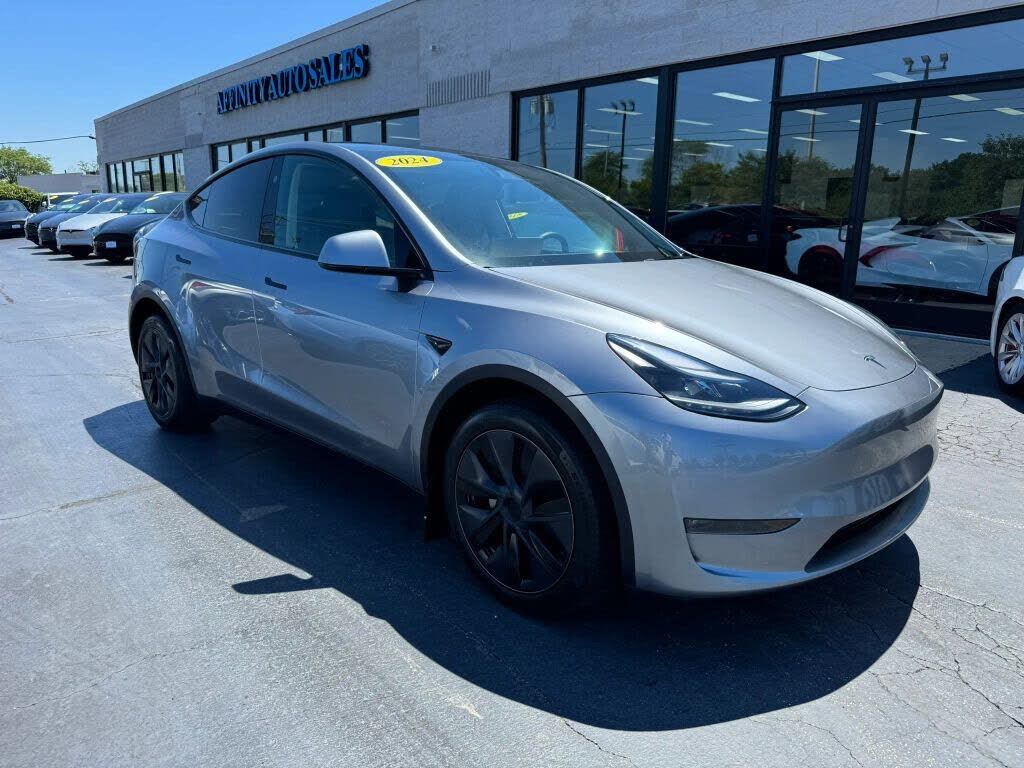 2024 TESLA Model Y