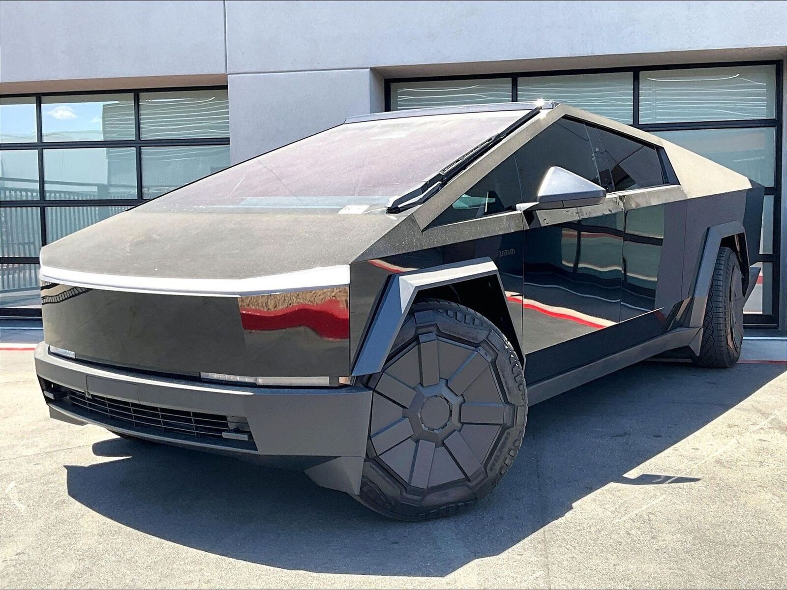 2024 TESLA Cybertruck