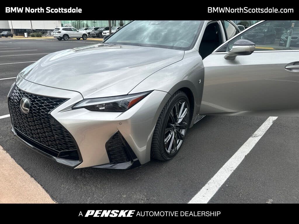 2022 LEXUS IS
