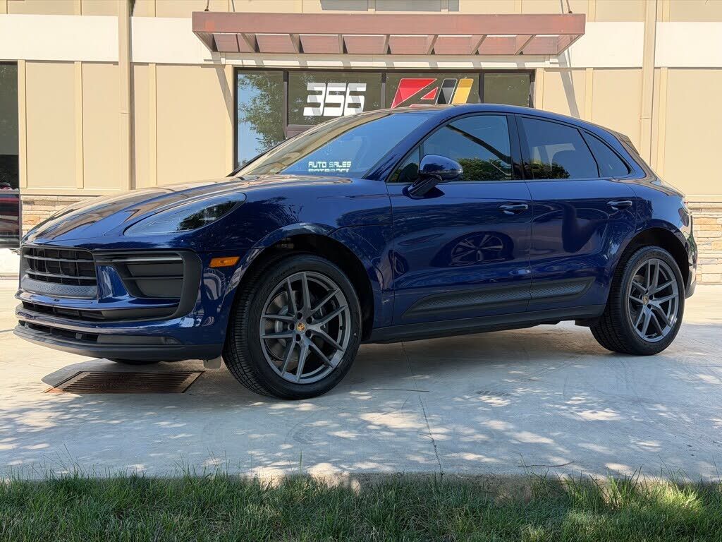 2022 PORSCHE Macan