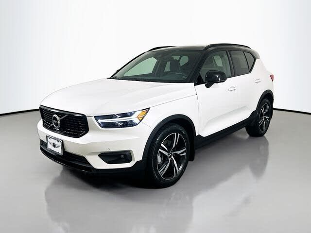 2022 VOLVO XC40