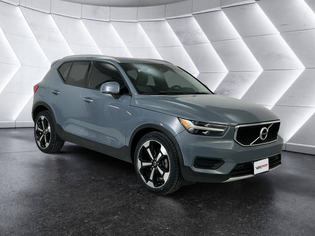 2020 VOLVO XC40