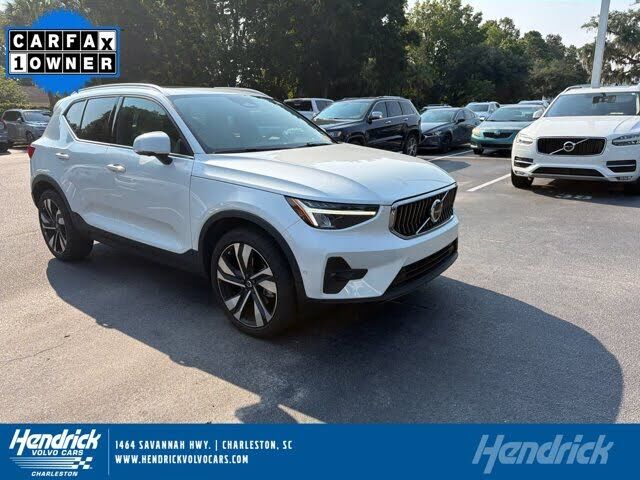 2023 VOLVO XC40