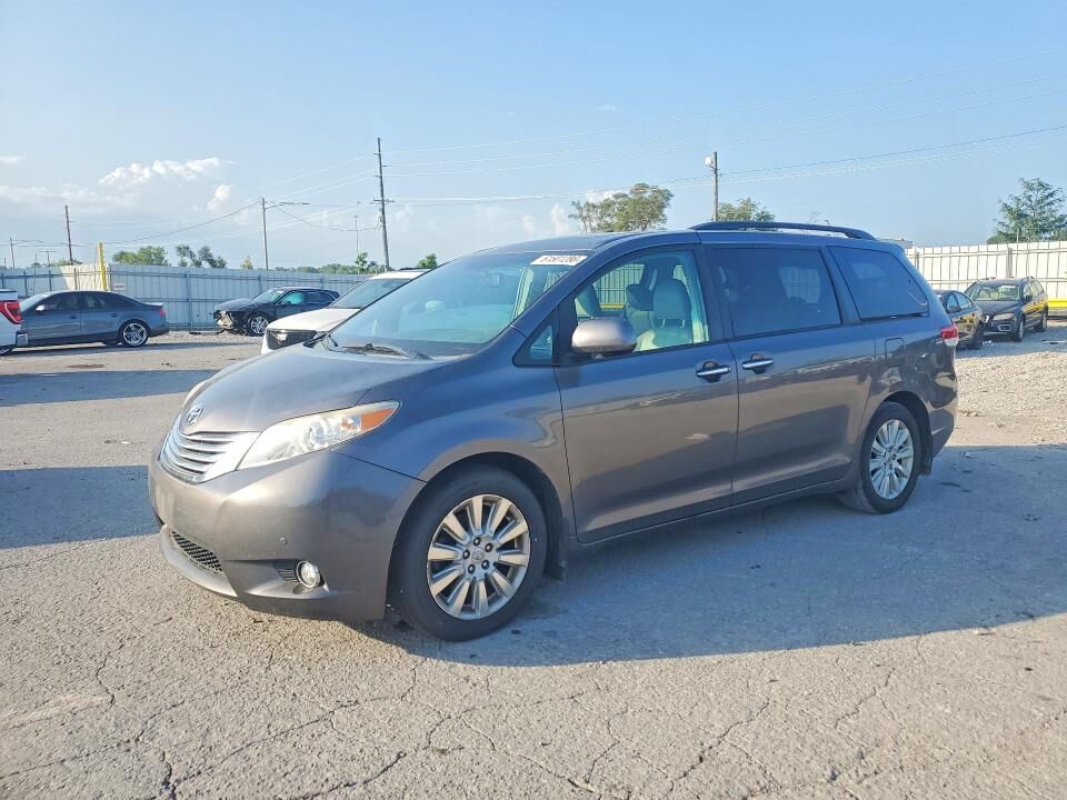 2012 TOYOTA Sienna