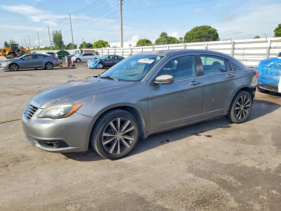 2013 CHRYSLER 200