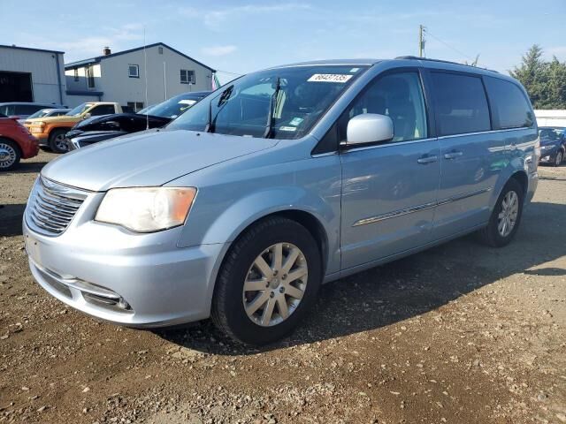 2013 CHRYSLER Town and Country