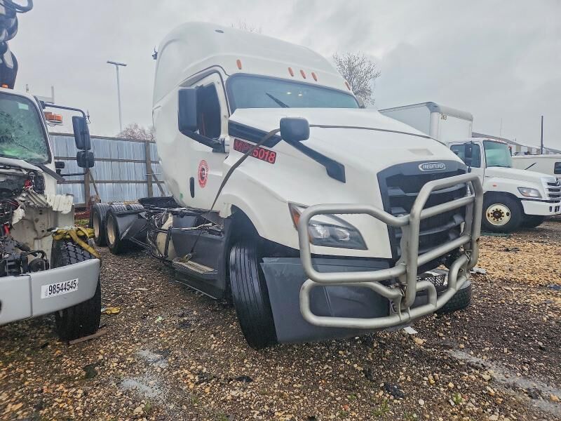 2021 FREIGHTLINER New Cascadia 126" Sleepercab
