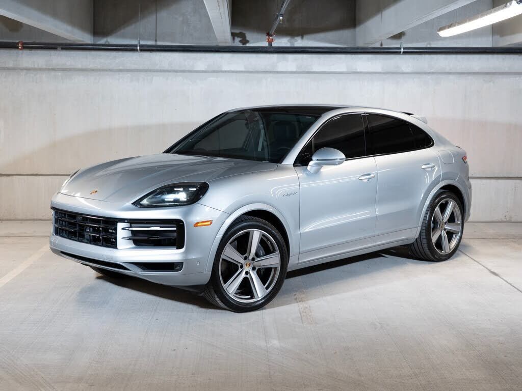 2024 PORSCHE Cayenne