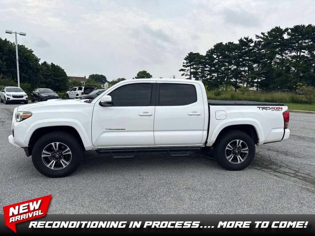 2017 TOYOTA Tacoma