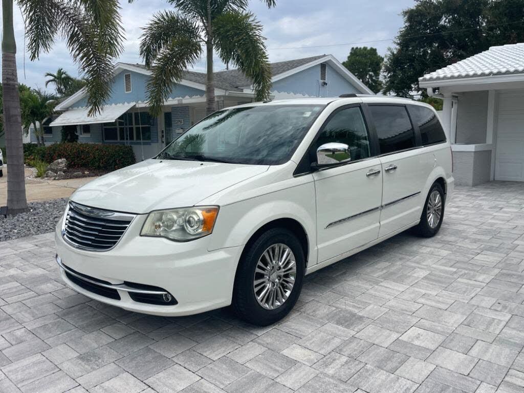 2011 CHRYSLER Town and Country