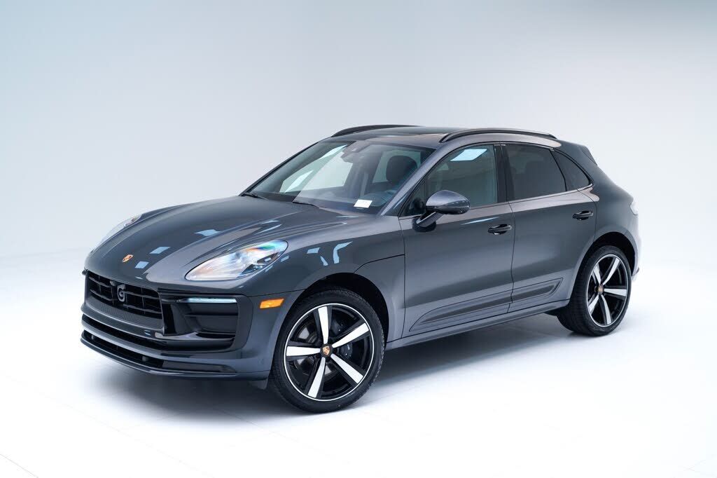 2026 PORSCHE Macan