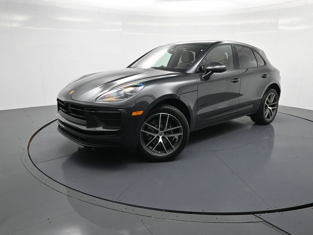2026 PORSCHE Macan