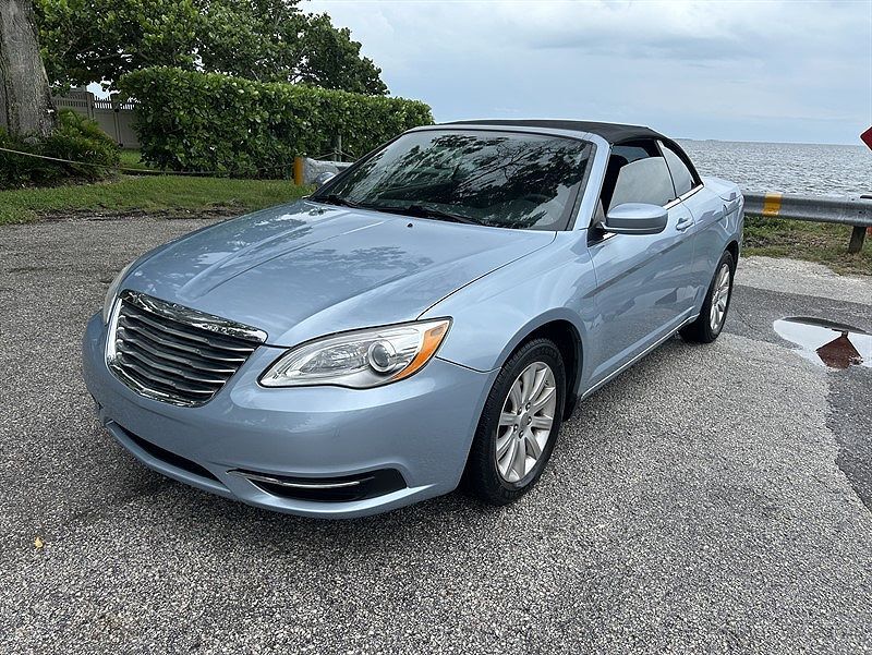 2013 CHRYSLER 200
