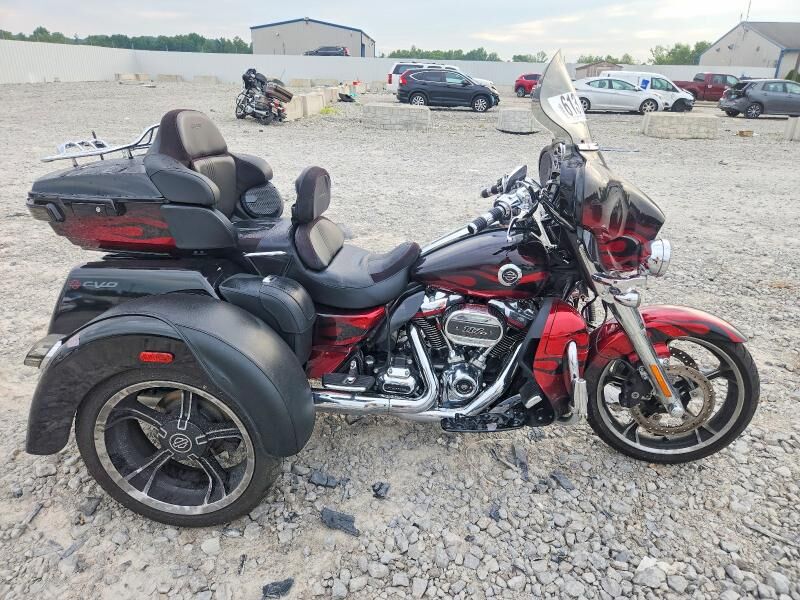 2022 HARLEY-DAVIDSON CVO Tri Glide