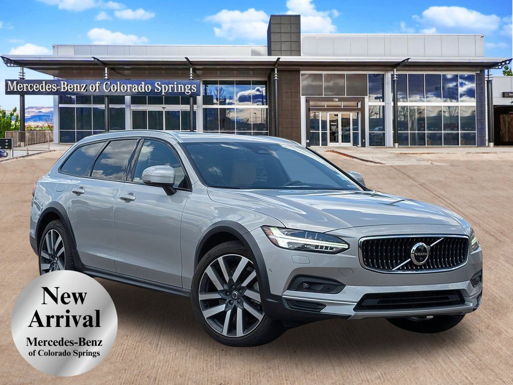 2023 VOLVO V90CC