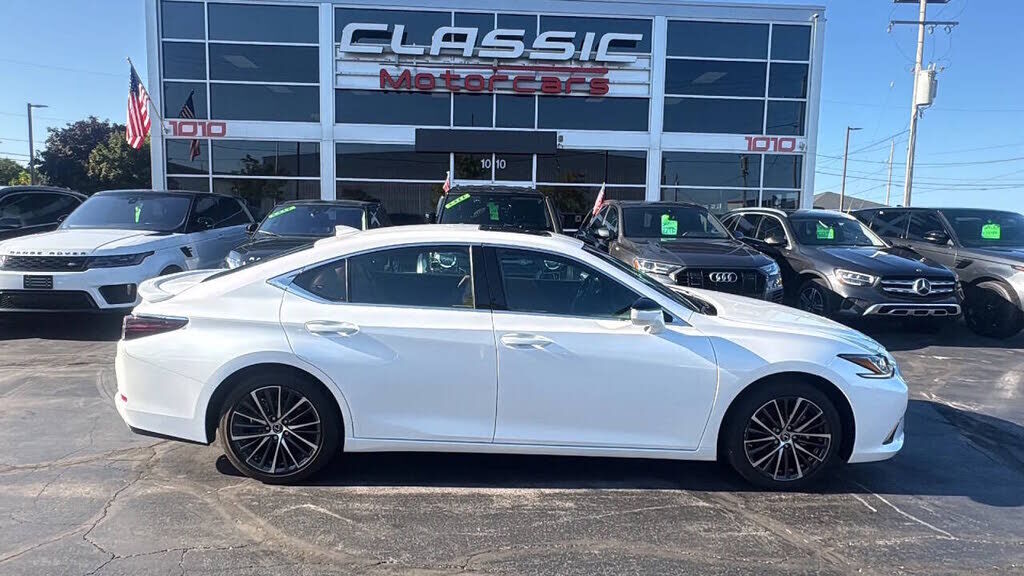 2024 LEXUS ES