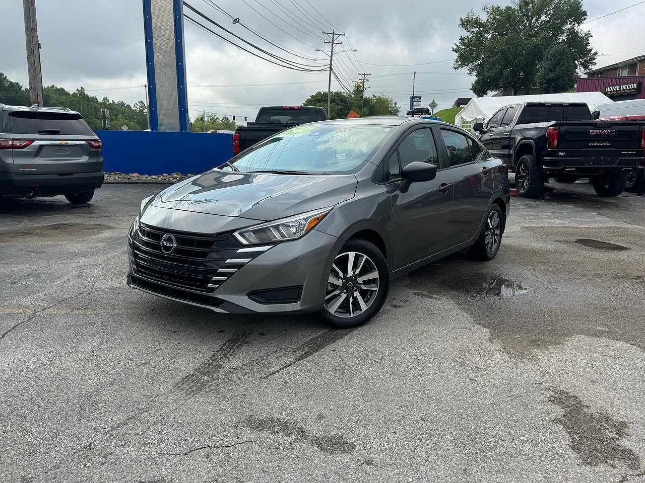2023 NISSAN Versa