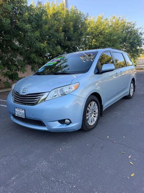 2016 TOYOTA Sienna